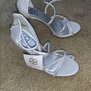 never worn (except to try on) heels